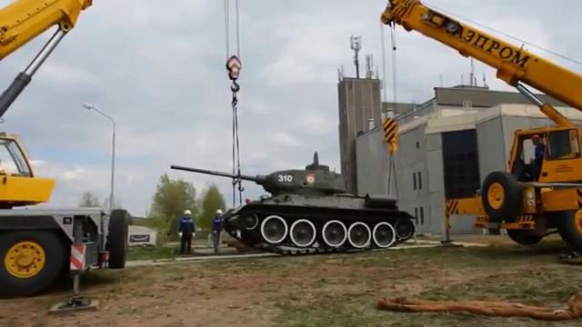 Танк 16 Гвардейской танковой дивизии ГСВГ. смотреть онлайн