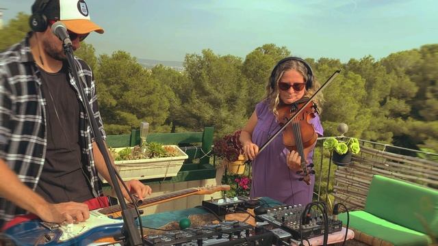 Live Looping Improvisation RC-505 - Ambient Music (Violin) смотреть онлайн