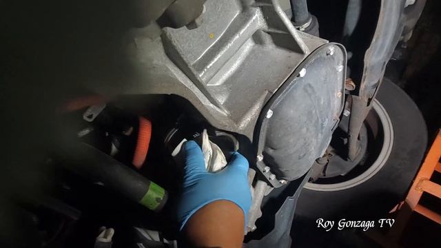 Toyota yaris Hybrid (2012 - 2019) How to change oil & filter смотреть онлайн