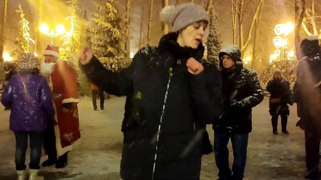 ЗА ТВОЮ КРАСИВУЮ УЛЫБКУ!???/ТАНЦЫ В ПАРКЕ ГОРЬКОГО ХАРЬКОВ ДЕКАБРЬ 2021 смотреть онлайн