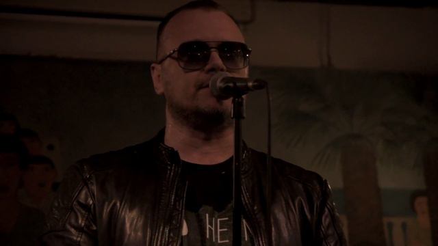 «МУЖЧИНЫ ОСТАЮТСЯ» — Никита Вятчанин и группа РОСА (live в «Петровиче») смотреть онлайн