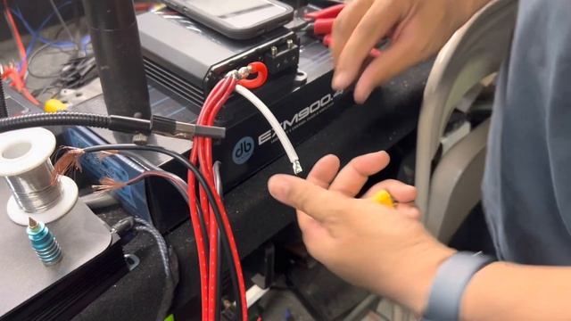 How to hook up 4 woofers to a 1 channel amp смотреть онлайн