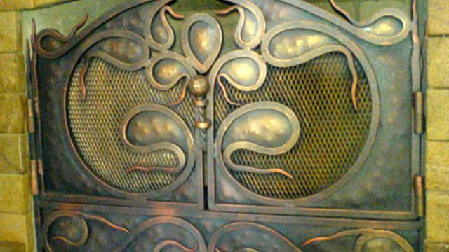 Кованая дверь для камина с сеткой дверца в стиле модерн каминная из металла красивый дизайн смотреть онлайн