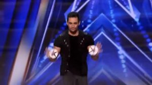 Шоу талантов. Фокусник дисков.