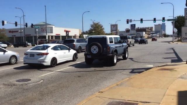 I spotted another Ford Bronco Heritage Edition in a different body style. смотреть онлайн