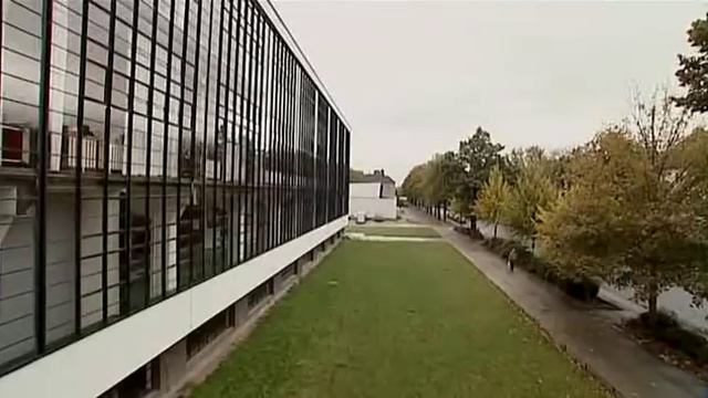 01/23 | The Dessau Bauhaus смотреть онлайн