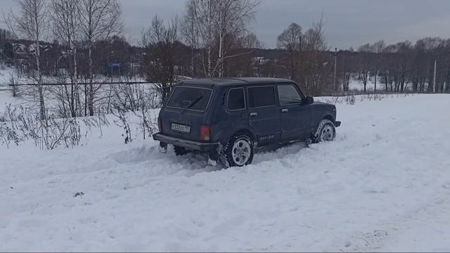 Нива! Без помощи не обошлось #нива #блокировка #2131 #ВАЗ #4x4 #дифференциал #дан смотреть онлайн