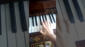 Granny на фортепиано.