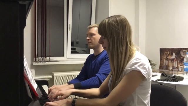 Николай и Ольга исполняют «Романс» Рахманинова для фортепиано в 4 руки, op. 11 смотреть онлайн