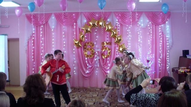 Танец в подарок детскому саду Ручеек от Детской школы искусств г.Донецка Ростовской области смотреть онлайн