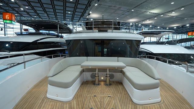 Моторная яхта Princess X80 • выставка Дюссельдорф 2024 смотреть онлайн