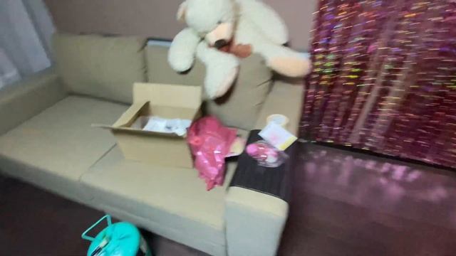 супер странный и непонятный влог? / День Рождение подруги ?/ украшение и подготовка подарка ? смотреть онлайн