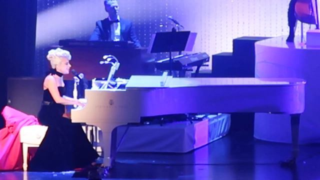 Lady Gaga - 'Paparazzi' - Jazz and Piano - Park MGM, Las Vegas - 1/20/19 смотреть онлайн