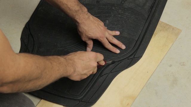 How to Stop Floor Mats from Sliding: Eagle Klaw Install and Review смотреть онлайн