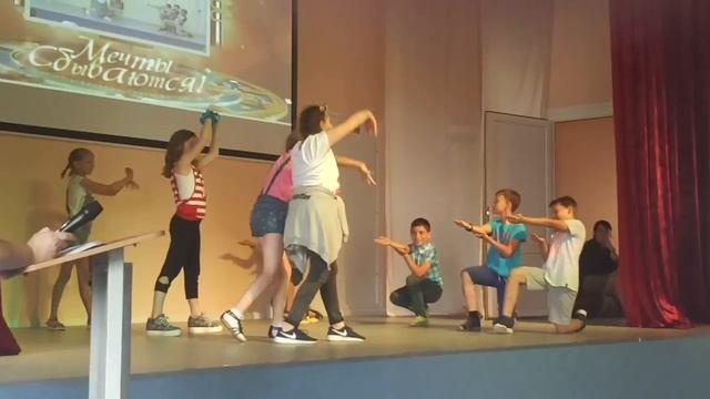 5 отряд. "Ну, погоди". Легеря "родничок" исполнил танец ??????? смотреть онлайн