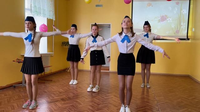 Танец на праздник весны ? 4К смотреть онлайн