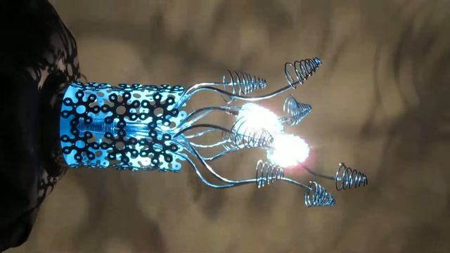 Funky Blue Retro Styled Wire Table Lamp - Turned on - www.wirelampsdirect.co.uk смотреть онлайн