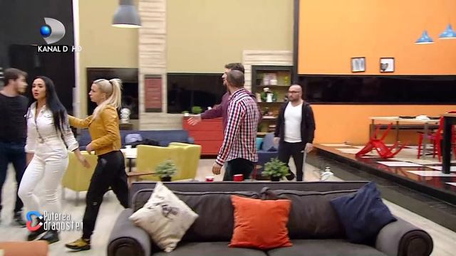 Scandal la prima ora a diminetii! Catalin a fost inconjurat de baieti! TOT STAFF-UL A INTERVENIT! смотреть онлайн