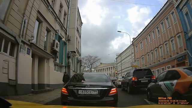 Взгляд из окна такси. Бульвары от Сретенского бульвара до Пушкинской площади. смотреть онлайн