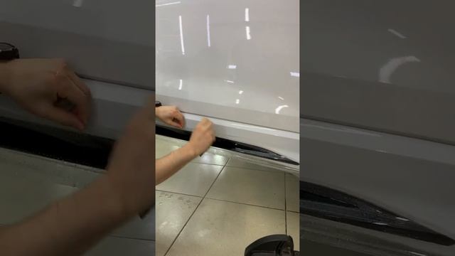 Audi Q3 - оклеили крышу чёрной глянцевой пленкой, черные вставки на порогах и зеркала забронировали смотреть онлайн