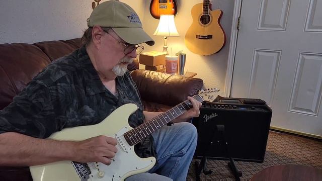 1994 Squier Bullet Strat vs Last week's 2021 Squier Bullet Strat смотреть онлайн