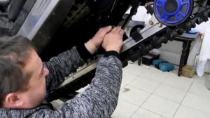 Ремонт снегохода выправляем погнутые катки (вспомогательные колёса)