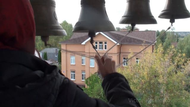 Колокольные звоны в  Знаменском храме, село Знаменское. Звонари: Сергей Грибанов, Ксения Звонарева