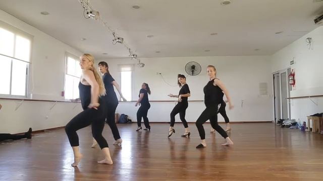 Everybody wants to be a cat - The aristocats - Coreografía CAROLINA ROCCHIETTI - DARLO TODO смотреть онлайн