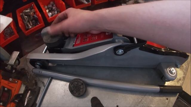 Домкрат подкатной Matrix 51018 2Т - обзор