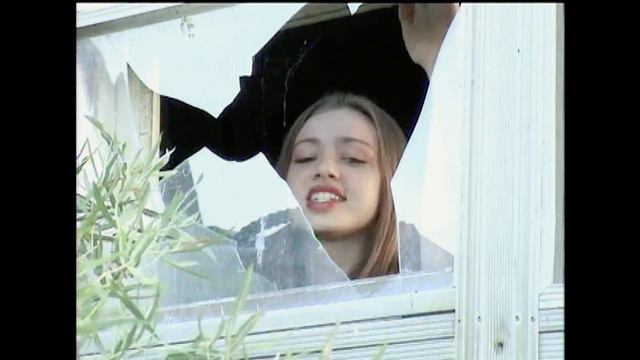 Skye Sweetnam - Shattered [Remastered 2.0] (Official Music Video 4K) смотреть онлайн