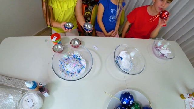 НОВОГОДНИЙ Слайм Челлендж или ВЫБЕРИ правильный ШАРИК ! смотреть онлайн