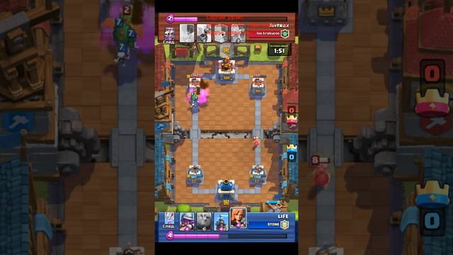 42 ХП ОСТАЛОСЬ НА МОЕЙ БАШНИ В CLASH ROYALE смотреть онлайн