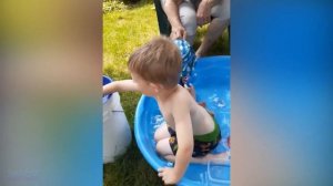 Videos De Risa - Videos Graciosos - Bebés Jugando Piscinas de Agua | Funny Videos