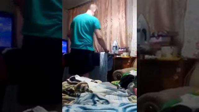 Батарейка в наушниках)))))) смотреть онлайн
