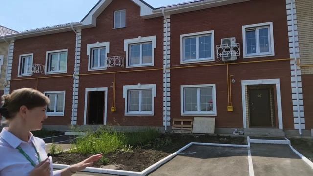 Обзор на город таунхаусов. Все прелести городской и загородной жизни в одном формате? смотреть онлайн