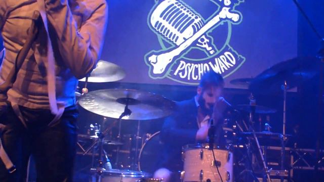 THE TRAVELING PSYCHO WARD - Green hell (MISFITS cover) Live @ Podium Gorcum 23 -10-19 (HD) смотреть онлайн