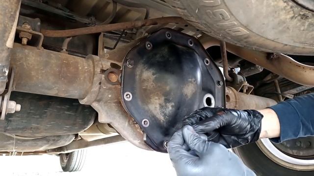 How To Change The Fluid On A Rear Differential (07 Dodge Dakota) смотреть онлайн