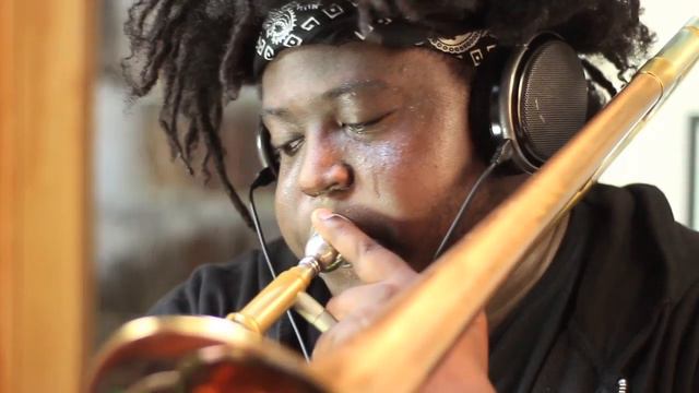Reggie Pace Trombone Jam with Vio смотреть онлайн