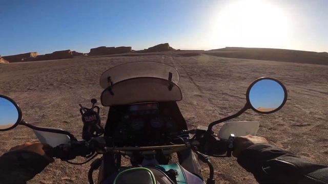 🇮🇷 #IRAN - Ep.5 Desertul Dasht-e Lut, cel mai fierbinte loc - BikeInAfrica cu Africa Twin XRV750 4k смотреть онлайн