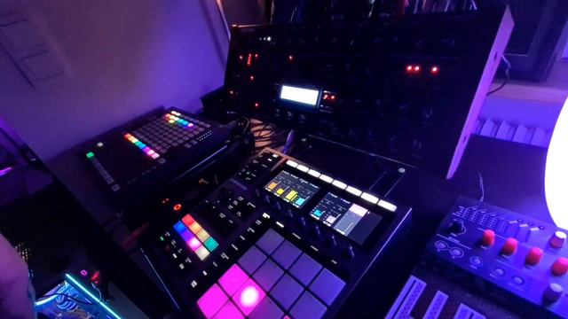 Maschine+ and Virus TI two boxes Jam HWJ, First jam with the amazing Virus TI смотреть онлайн
