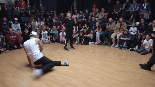 UZ Rock & Angry Boy vs Beatmaster & Bars. Master & Student Final. V1 Battle 2019 смотреть онлайн
