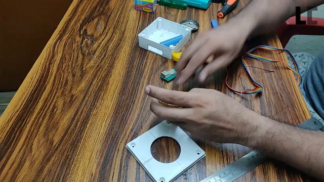 DIY MINI BLUETOOTH SPEAKER | LAYMANS CURIOSITY смотреть онлайн