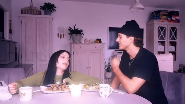 ERSTES DATE (MIT ELEVATOR BOY BENE) смотреть онлайн