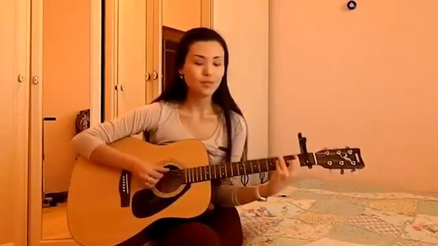 Красивая девушка поет бесподобно. смотреть онлайн