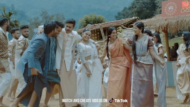 Meepani Wasanthe (මීපැණි වසන්තේ) | Raveen Tharuka | Wasanthe Movie Song | eTunes смотреть онлайн