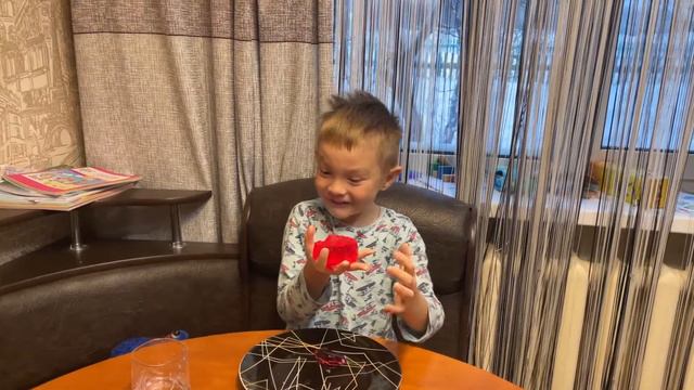 Илья, сегодня завтракает желе! А какой завтрак у Вас?