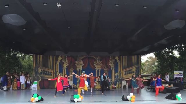 Dholna, Dhol Baaje, Aa Ante, Phatte Chuk Di & Vajle Ki Bara - Dance Masala India Day Fair 2016 смотреть онлайн