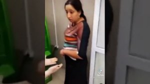 цыганка фокусник.  как воруют цыгане в магазинах