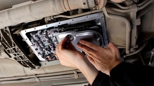 Toyota Mark II Тойота Марк 2 JZX 101 1998 года Замена масла и фильтра в АКПП автомате смотреть онлайн