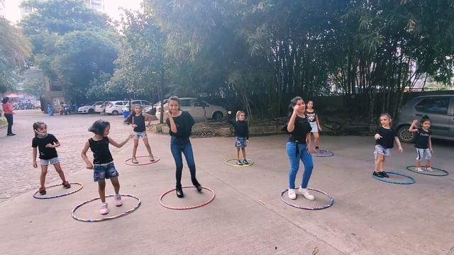 Girls Like You- Maroon 5 ft. Cardi B || Kajol Kuwad choreography || Hula Hoop Dance смотреть онлайн